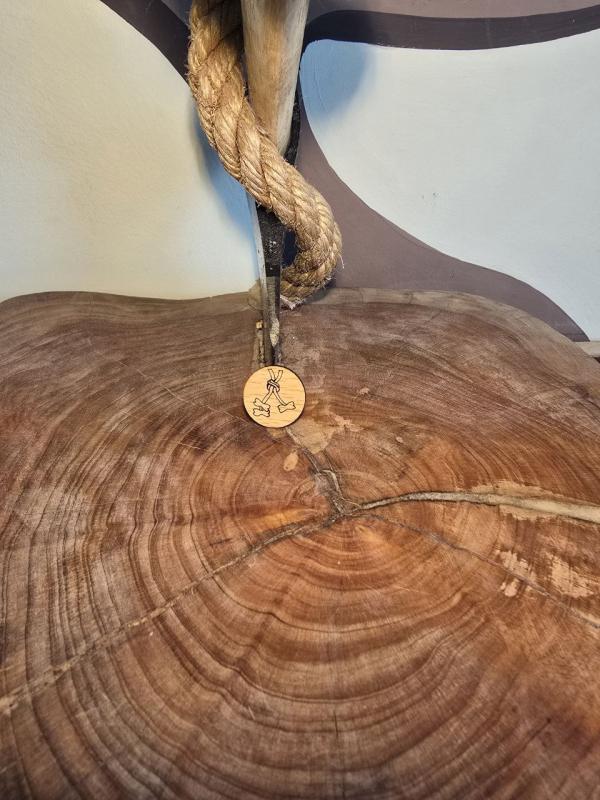wooden badge pin   دبوس حطبة الشارة الخشبية
