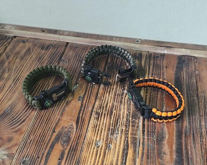 Multi-purpose bracelet    اسوارة متعددة الإستعمال