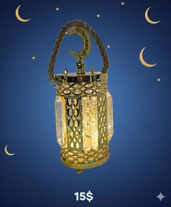فانوس يضيء وينشد